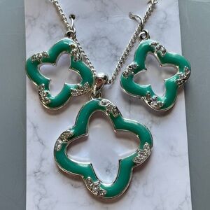 Turquoise/Silver Pendant Necklace Set